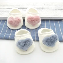 Новое поступление; милые плюшевые носки с сердечками для малышей; цвет синий, розовый; хлопковые носки с сердечками для новорожденных Нескользящие невидимые носки; BB04