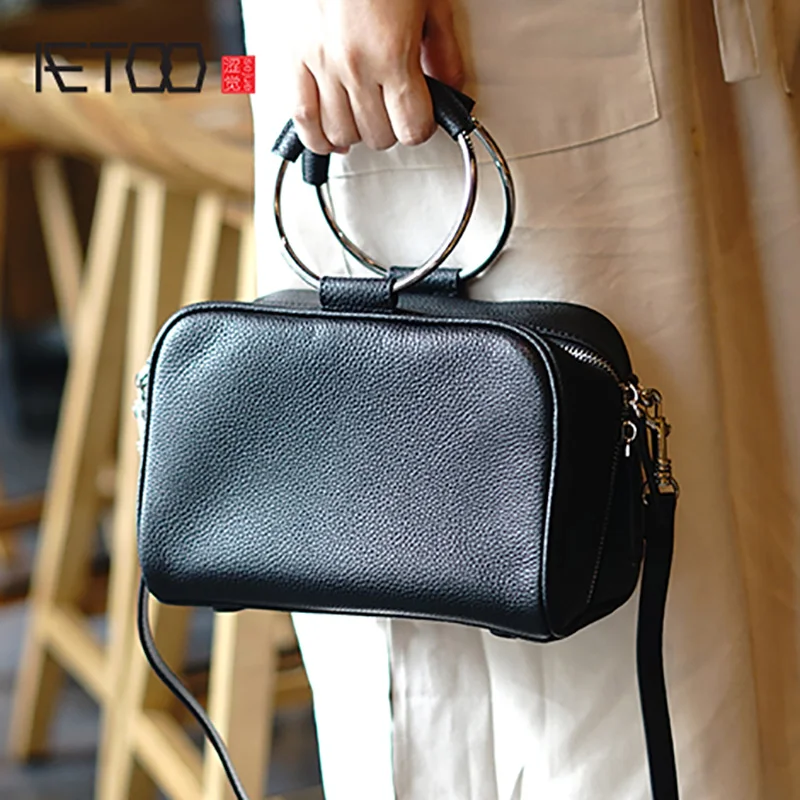 

AETOO Simple temperament commuter handbag, soft cowhide shoulder oblique strap small square bag