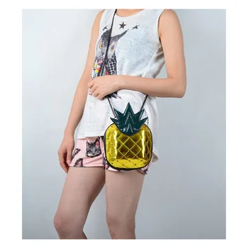 

2018 new mini simple ladies messenger bag shoulder bag diagonal bag Golden pineapple shape rhombic chain creative personality