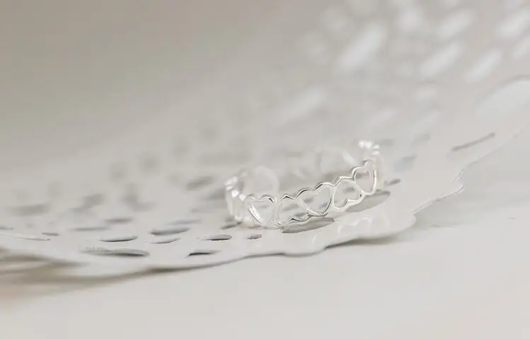 Новое популярное 925 пробы Серебряное ювелирное изделие изящное маленькое свежее модное простое кольцо в форме сердца с открытым отверстием SR33