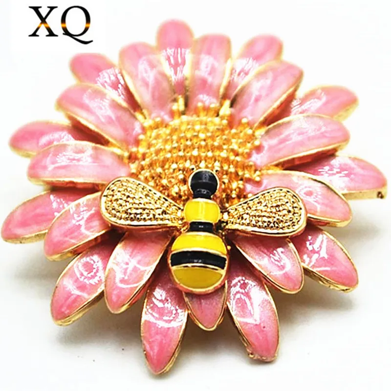 

Free shipping ladies jewelry Fashion European and American style flower pattern brooch personality retro woman accessories