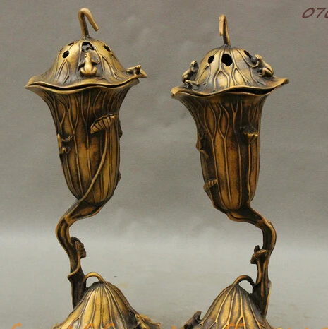 

bi003670 Folk Chinese Bronze Frog Toad Lotus Leaf Shape Statue Incense Burner Censer Pair
