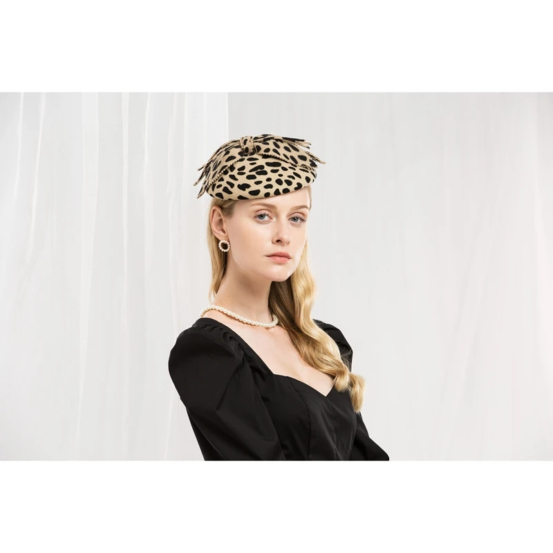 2_women hat pillbox
