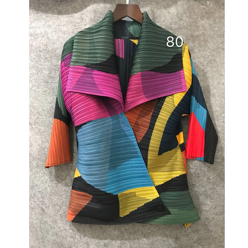 Miyake/весна ; короткая куртка с оборками и пуговицами; куртка с отворотами; плиссированные куртки;