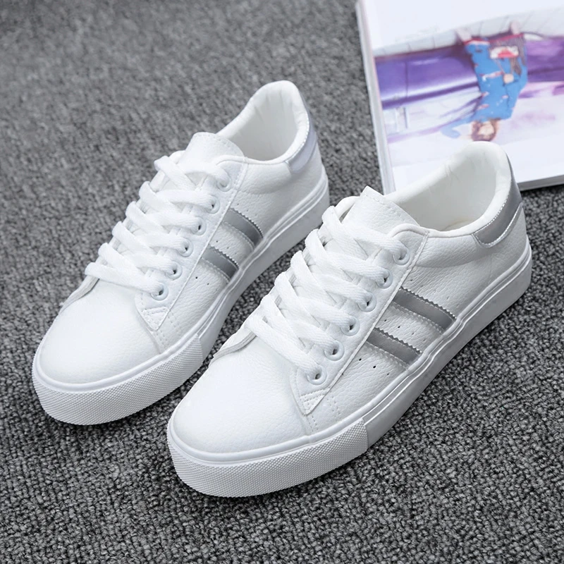 Prix 2018 Chaussures Femme Nouvelle Mode Casual Plate Forme Rayé PU En Cuir Classique Coton Femmes Casual Dentelle up Blanc D hiver Chaussures sneakers