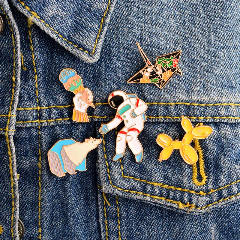 

WEISHUOLI paper crane creative alloy badge Polar bear spaceman drop oil cartoon brooch Pin