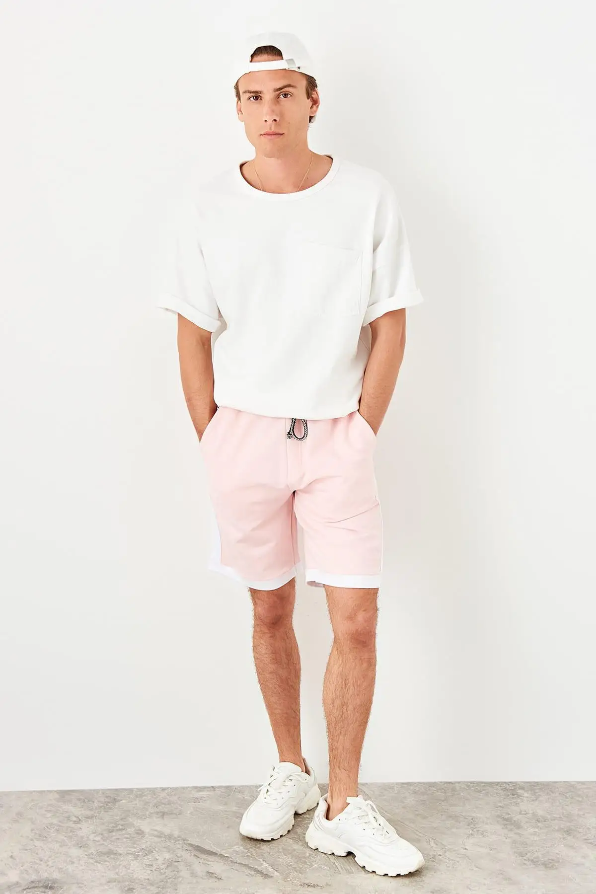 

Trendyol Powder Male Yanı Stripe Shorts TMNSS19VL0034