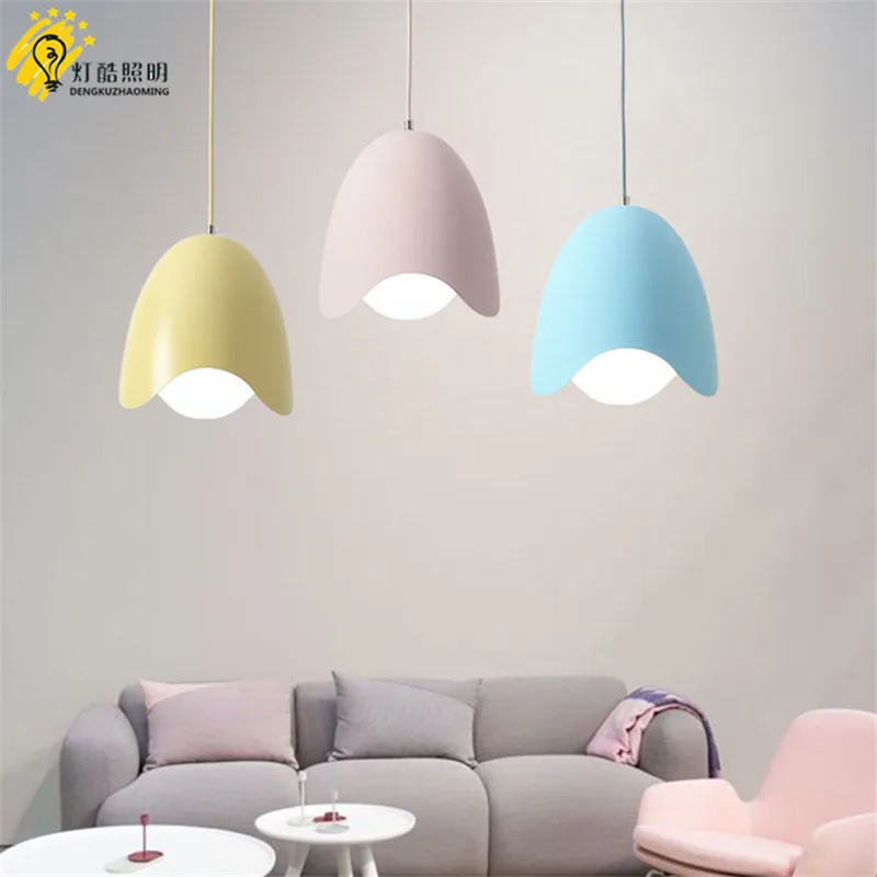 

Ma Chalong restaurant, chandelier, personalized egg shaped bar, study room, clothing store, Nordic three chandeliers.