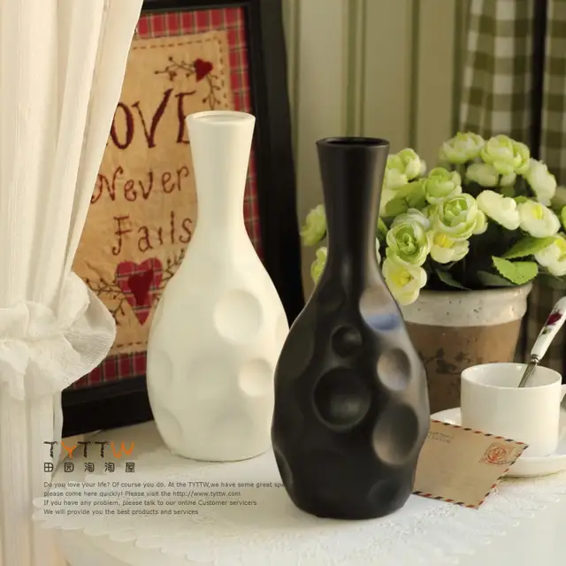 Simple European Fine Neck Flat Concave Dot Clay Flower Vase