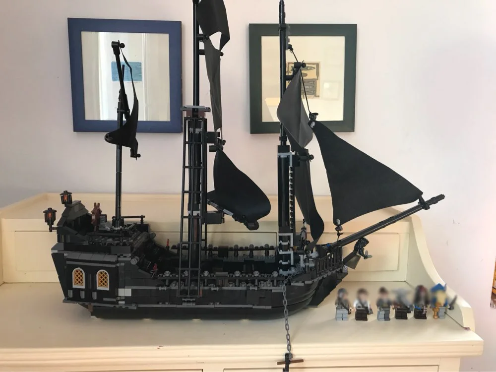 

Pirates of the Caribbean The Black Pearl Pirate Ship Model set Building Blocks Kits bricks Toys for Children