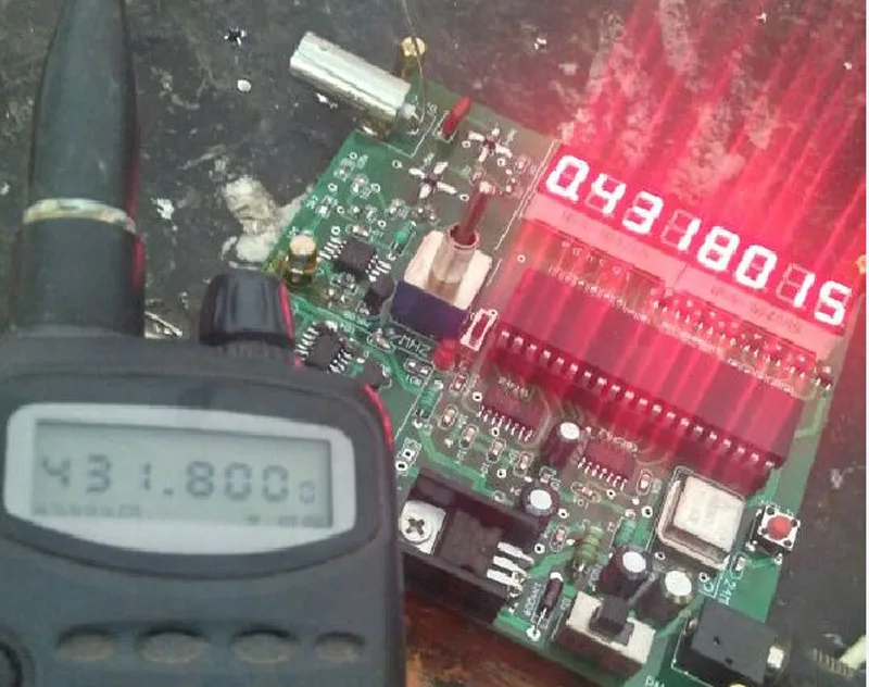 Цифровой счетчик частоты Nodemcu 2 4g Кристальный тест сигнала 50 mhz ghz/50 hz 8 разрядная