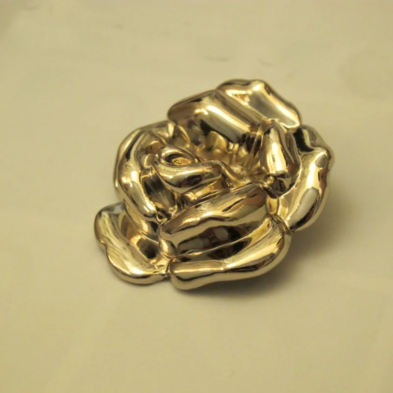 

Vintage style 3pcs lot 35mm metal camellia rose floral charm pin brooches all-match fashion ornament pin brooch jewelry accessor