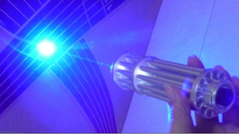 Mais Poderoso Azul Ponteiro Laser Caneta Forte Foco Feixe Isqueiro Lanterna Queimar Madeira Seca Caça 450nm Luz 9 Mais poderoso 450nm luz azul ponteiro laser