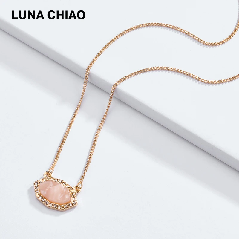 

LUNA CHIAO 2019 Spring New Arrival Mini Lucite Acrylci Board Short Dainty Chain Pendant Necklaces for Women