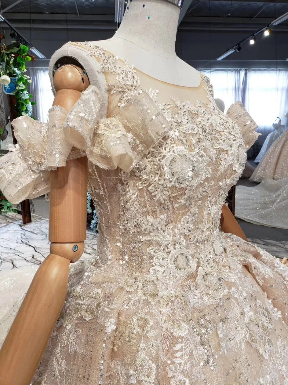 lace appliques wedding gowns