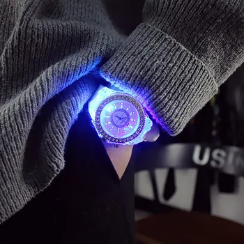 

Led Flash Luminous Watches Personality Students Lovers Jellies Woman Men's Watches 7 color Light WristWatch Fashion Teen