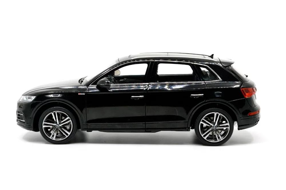 Audi Q5L 2018 Black 02