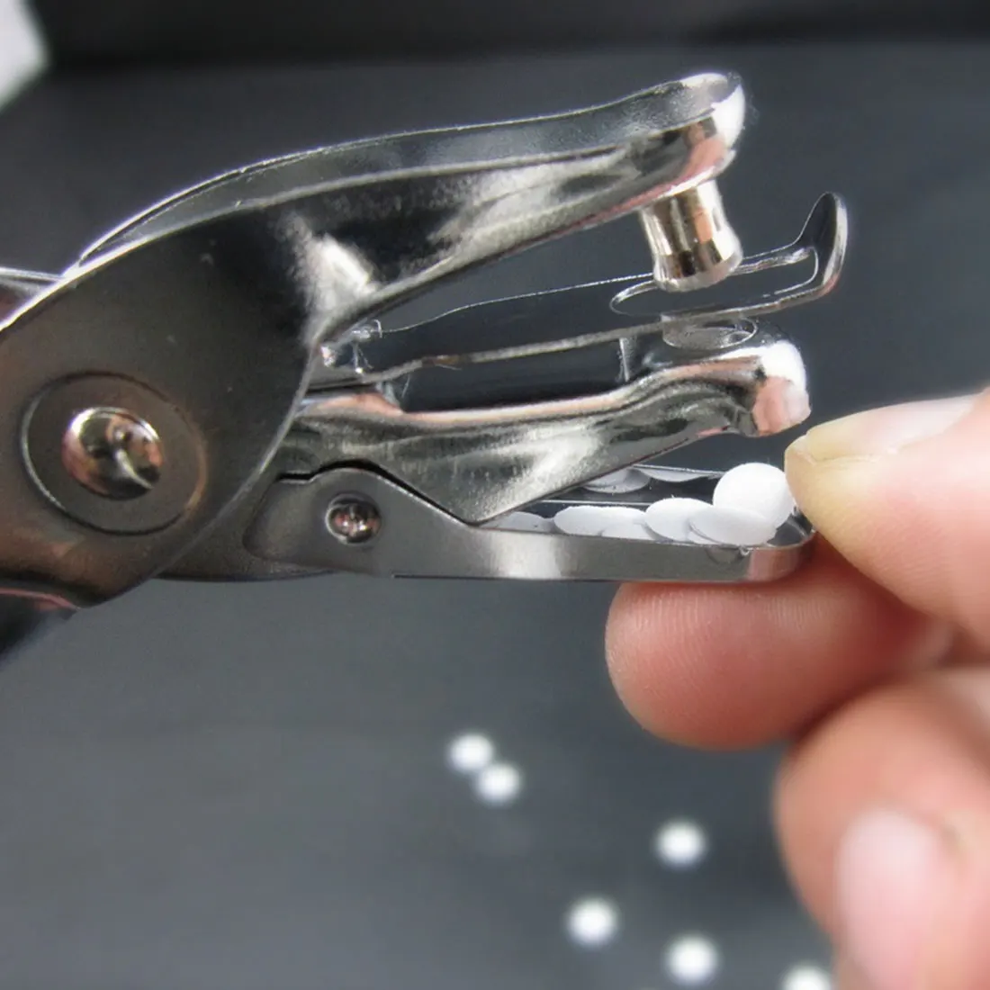 

Hand Tool Metal Single Hole Puncher Hand Paper Punch Single Hole Scrapbooking Punches 8 Pages For School Office