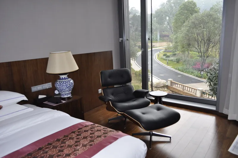EAMES LOUNGE CHAIR  (2)