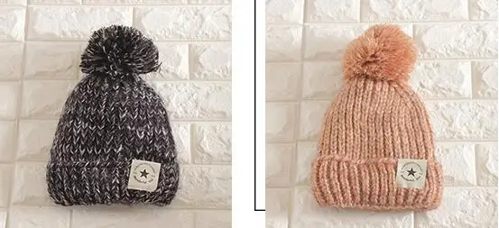 ZJBECHAHMU Шапки зима Повседневное, помпонами Skullies шапочки шляпа шапочки для Для женщин девочек Демисезонный Snapback Hat