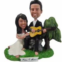 Экспресс Персонализированная кукла с качающейся головой играя гитара свадебное Подарочное свадебное украшение полирезина на заказ кукла