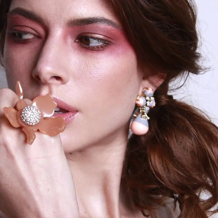 Amybaby Роскошные модные женские красивые серьги-клипсы с кристаллами в виде цветка лилии, вечерние ювелирные изделия с эмалированной глазурью