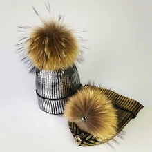 Шапка с помпоном из натурального меха зимняя женская шапка вязаные шапочки из меха енота теплые наушники со стразами шапка разноцветная Кепка