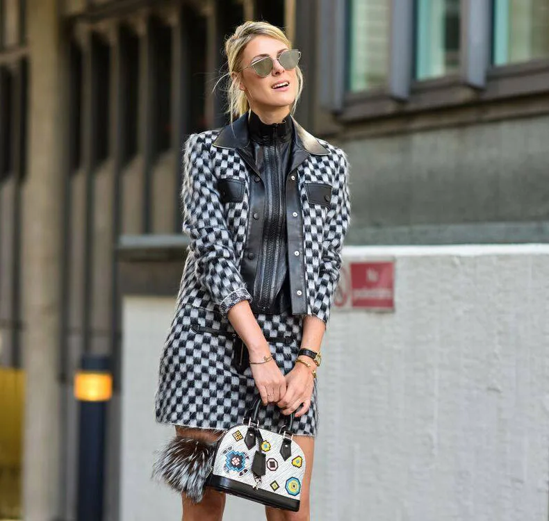 2712006025_1344152070