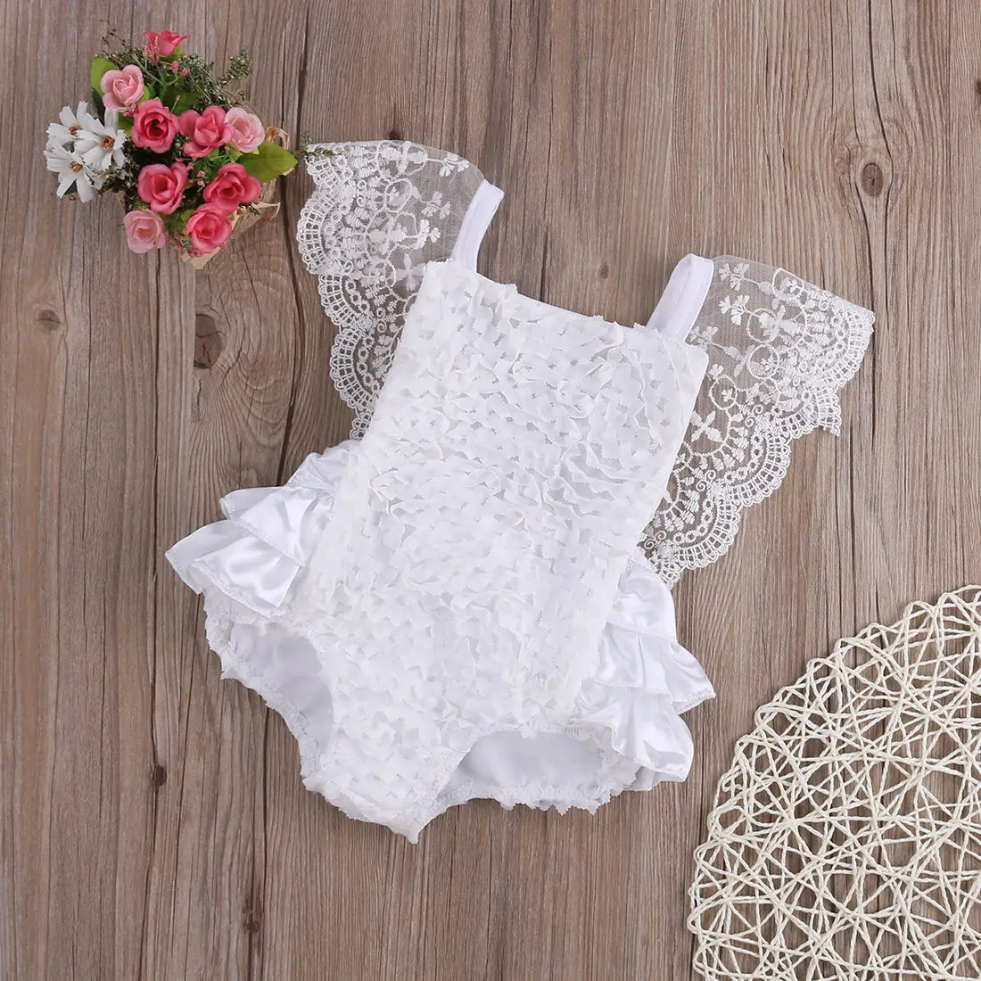 Симпатичный хлопковый комбинезон с белыми кружевами для маленьких девочек кружевная оборка с цветочным узором одежда для девочек детский комбинезон для девочек пляжный костюм от 0 до 18 месяцев - Цвет: Белый