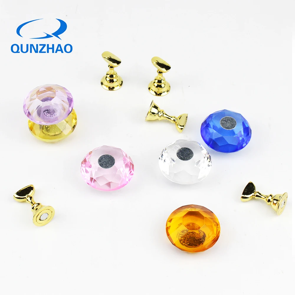 

5Pcs Nail Tip Holder Nail Art Display Stand Crystal Base Diamond Shaped Base For Nails Indicator Stand Holder Magnetic Base