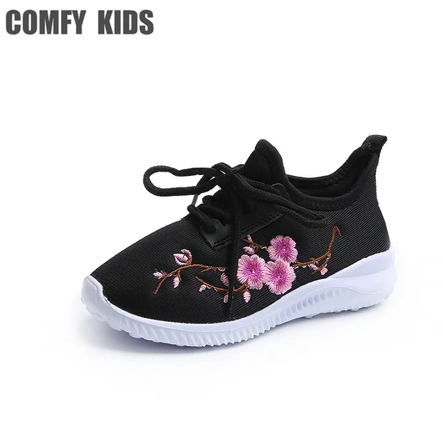 US $8.13 Comfy Kids Shoes 2019 new Fashion girls sneakers floral embroidery sport sneakers children ultrali
