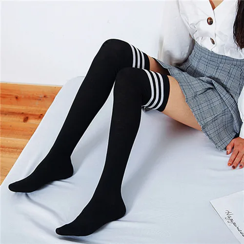 Пикантные носки Длинные носки в полоску женские длинные чулки теплые высокие носки до бедра для женщин и девочек, новые модные полосатые гольфы для женщин - Цвет: Black and White