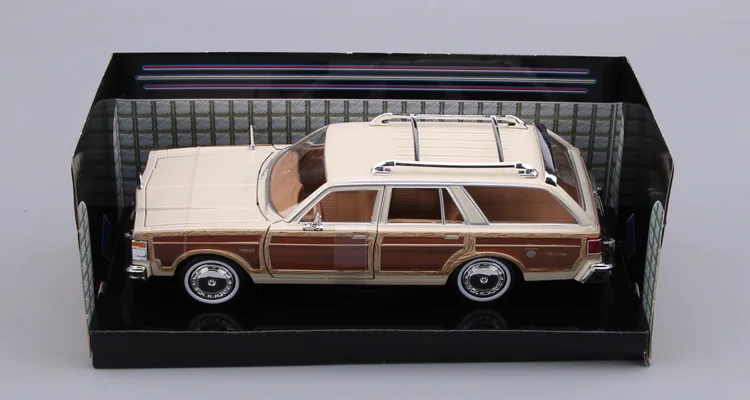 1:24 1979 Chrysler labaron литая модель машины украшения модель 73331A