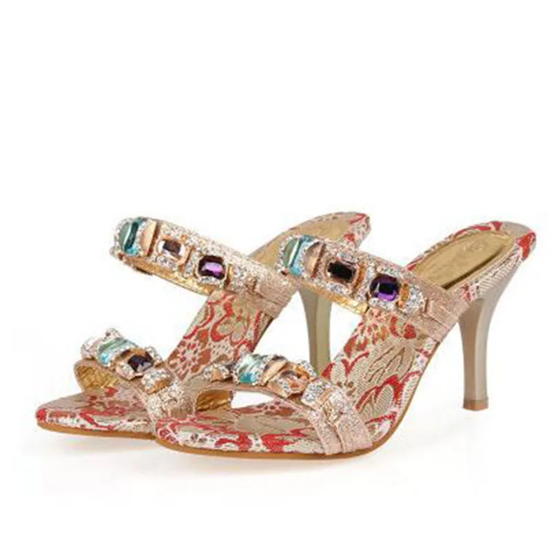 

In 2017, there is a new high heels for women in high heels, a fashion for a party dress and a fashion for women's shoes