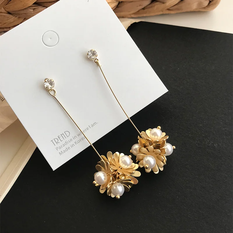 

2019 Korean New Design Sweet Gold Copper Flower Simulated Pearl Dangle Earrings For Lady Women's Vintage Long Flower Earring