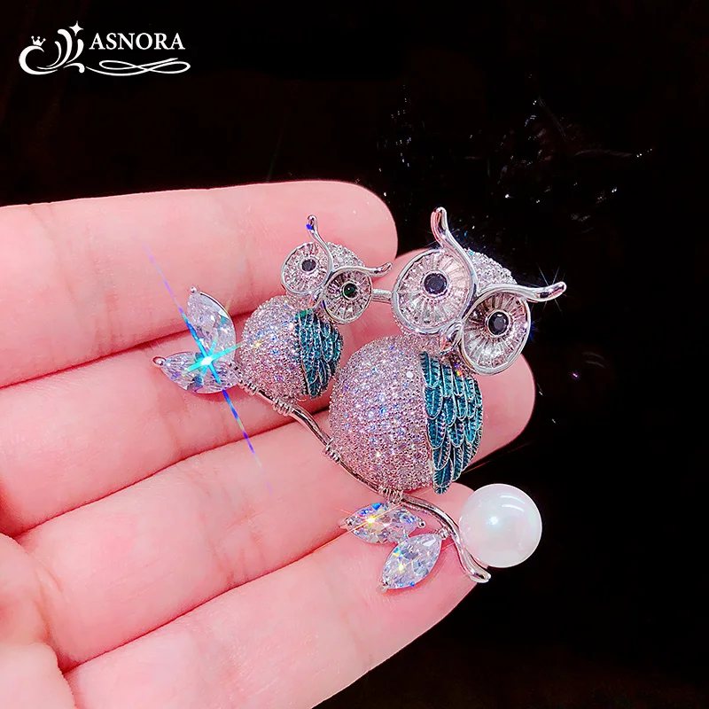 

ASNORA Women's Fashion Brooch Shiny Zircon Cute Owl Animals Brooch Party Gifts High Quality Crystal Brooch