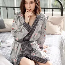 Сезон: весна–лето женские шелковые пижамы модный принт Для женщин платье на петельках+ халат из двух предметов Домашняя одежда для сна, одежда для сна