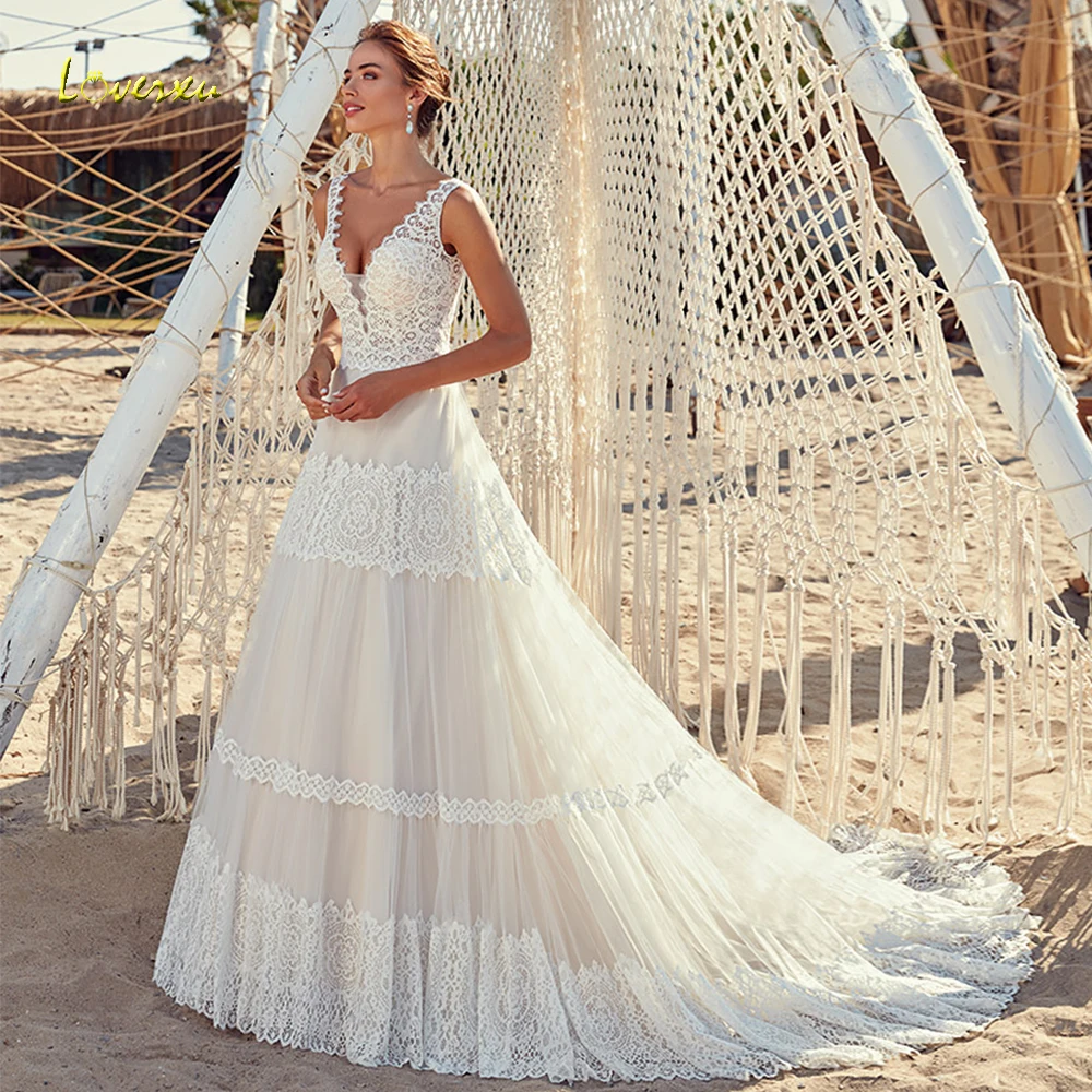 

Loverxu V-Neck Beach A Line Boho Wedding Dress Alluring Appliques Tank Sleeve Backless Bride Dress Court Train Lace Bridal Gowns