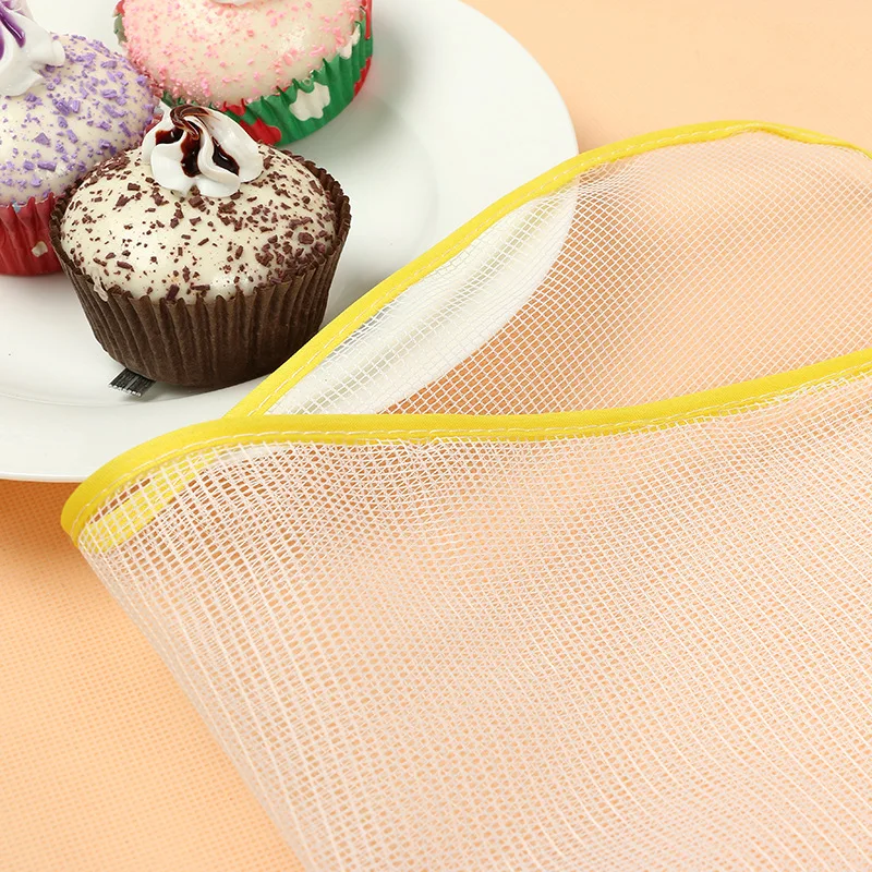 2572949302_1915518611