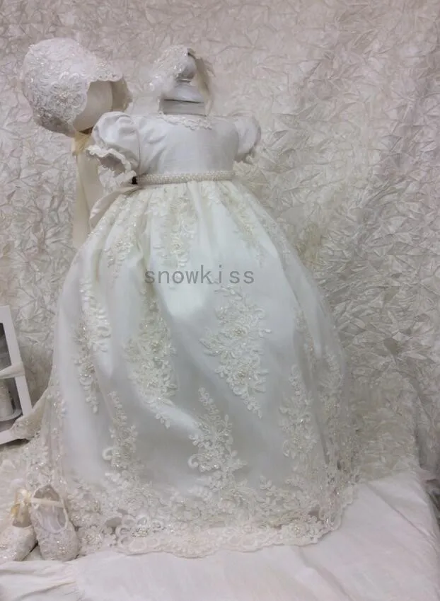 

New arrival Baby Infant Beading Pearls Christening Gown Short Sleeves Lace Applique White/Ivory Baptism Dress Gown with Bonnet