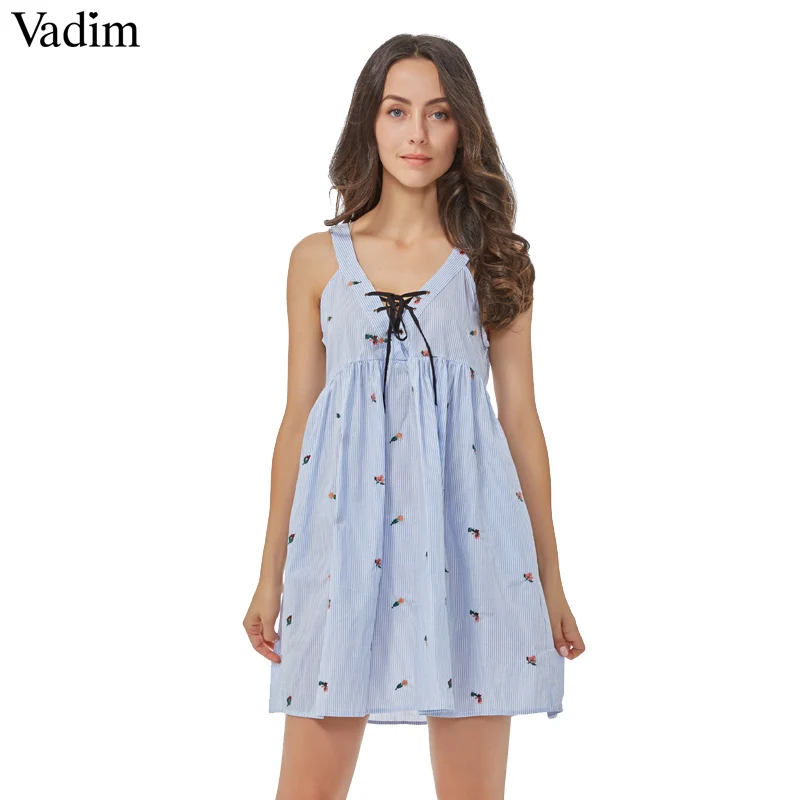 

Vadim women sexy V neck flower embroidery striped spaghetti strap dress lace up backless ladies pleated dresses vestidos QZ2952