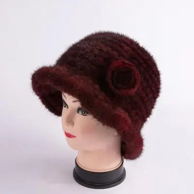 Женская шапка из натурального меха норки теплая зимняя ручной работы с цветами