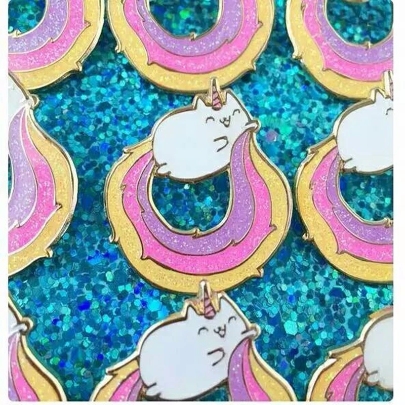 

Cat family of colorful tail exceeds dazzle colour sequins kitten brooch brooch