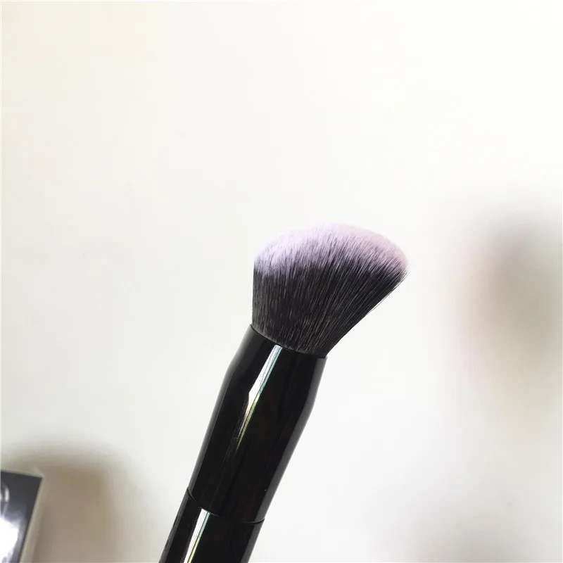 Marc Jacobs The Face II Sculpting Foundation Brush _ 4
