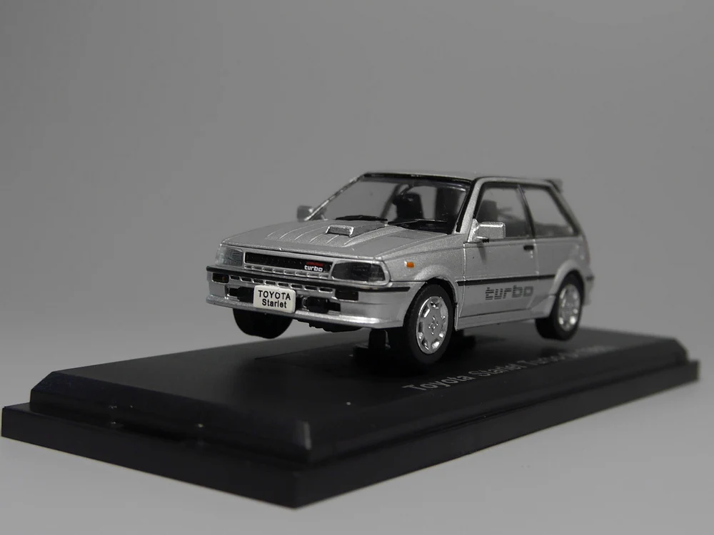 Авто ИНН-ixo 1:43 Toyota Starlet Turbo-S 1986 литая модель автомобиля