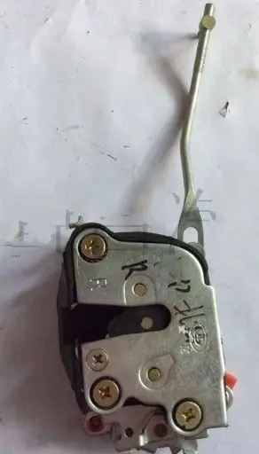 left side - driver side NQR,NRR 1995-2007 NKR DIESEL PARTS HPR-HD Isuzu NPR door handle left side - driver side NQR,NRR 1995-2007 NKR DIESEL PARTS HPR-HD Isuzu NPR door handle