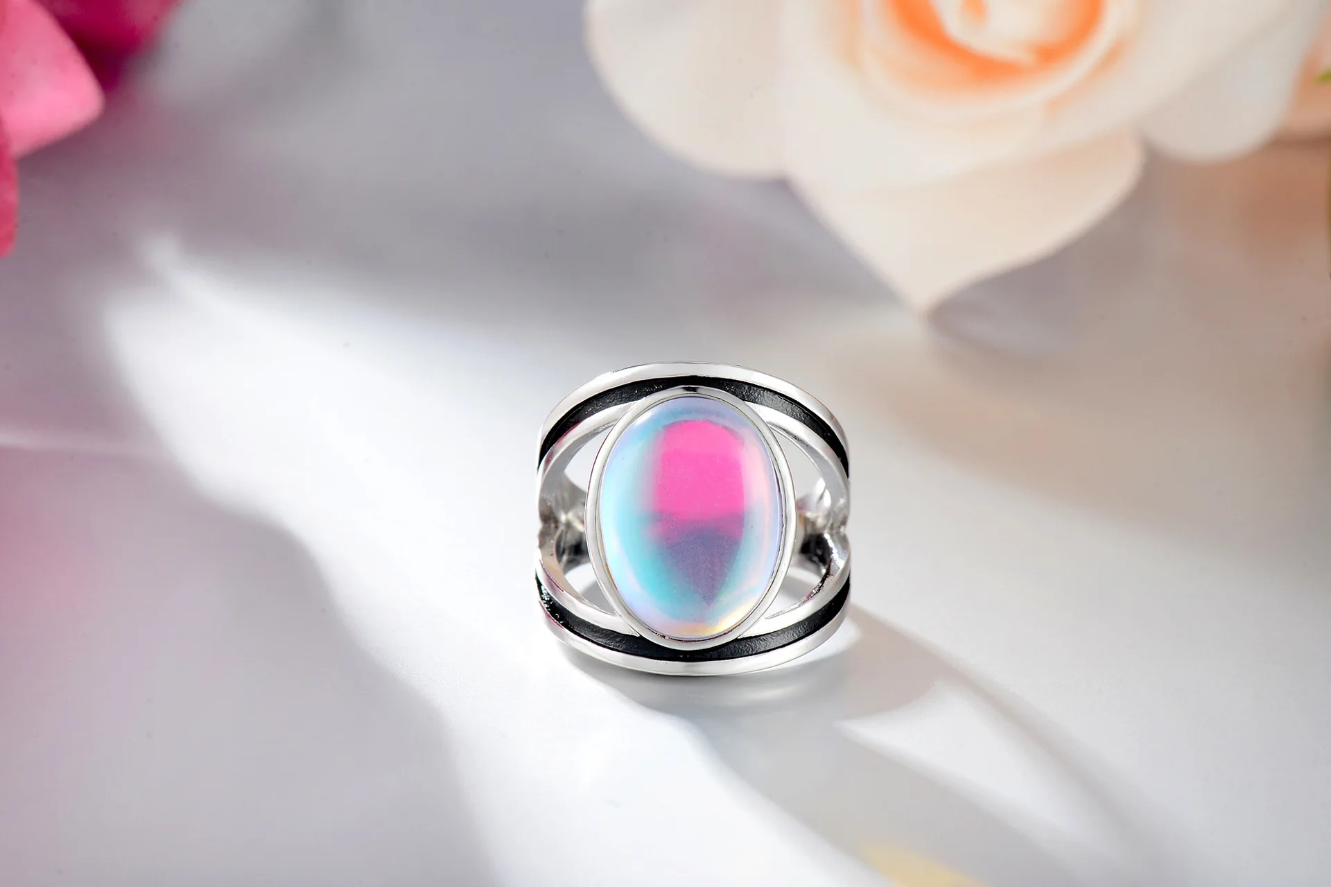

Vintage Oval Moonstone Rings for Women Retro Tibetan Antique Silver Carving Finger Ring Fine wedding engagement Jewelry gift