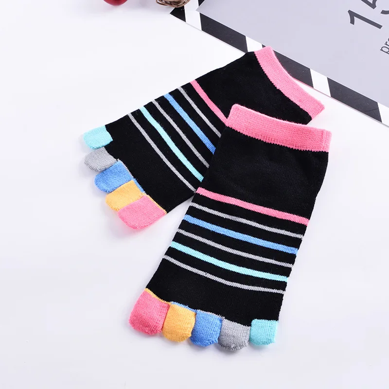 Новинка; женские разноцветные носки в полоску; модные спортивные дышащие носки с пальцами в стиле пэчворк; Милые яркие носки в Корейском стиле; розовые носки для девочек - Цвет: Черный