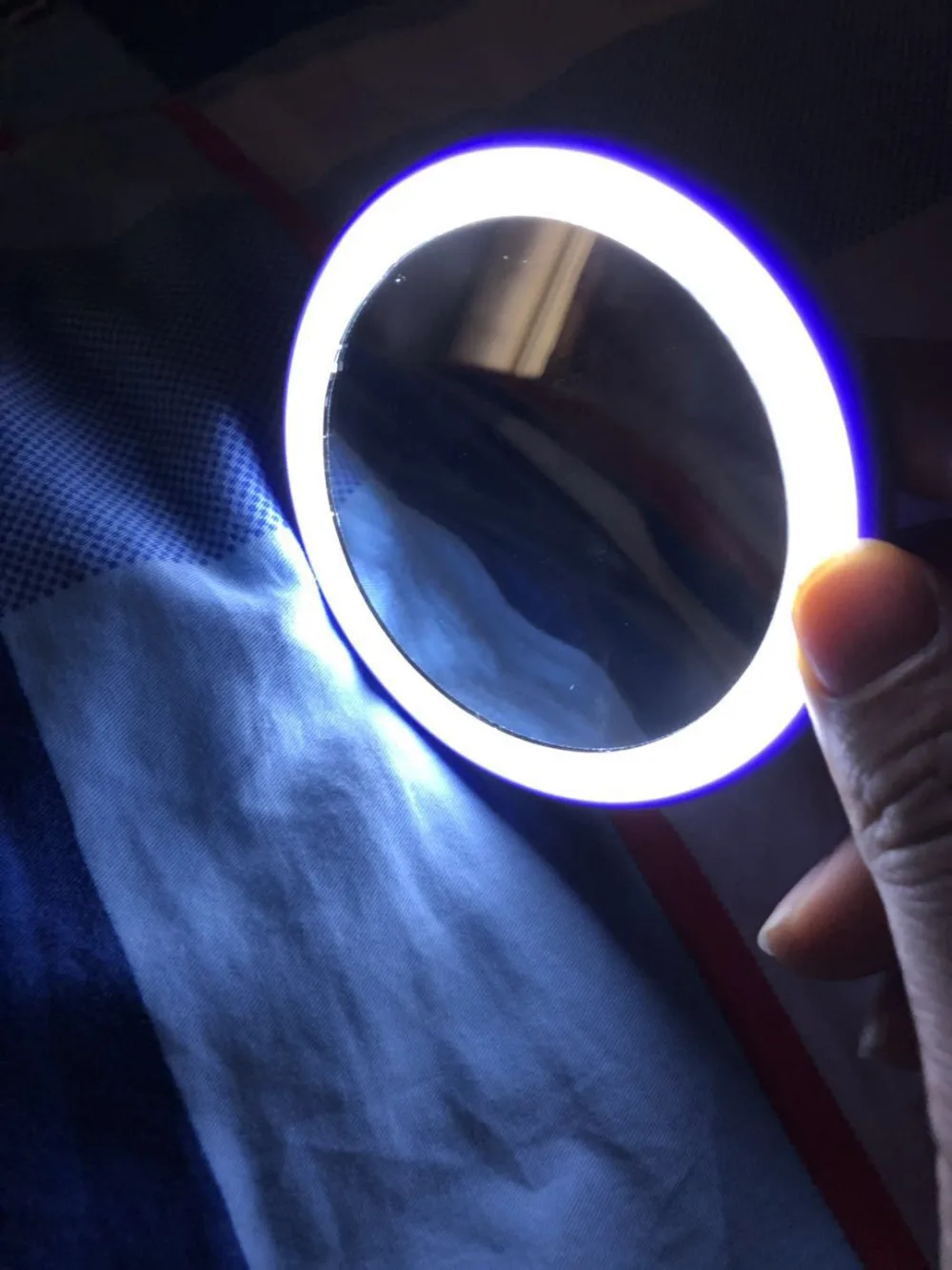 

NEW Round LED Mini Makeup Mirror Magnify Hand Held Small Portable