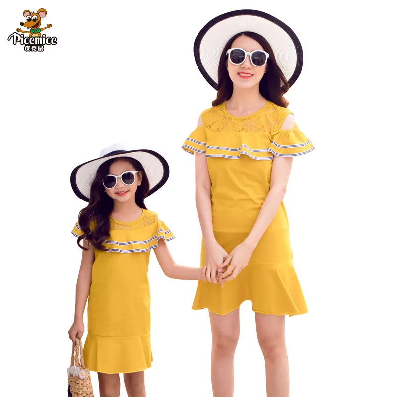 

Family Clothing 2019 Summer Style Mother Daughter Dresses Transparent Shoulder Lace Family Matching Outfits Mommy And Me Clothes